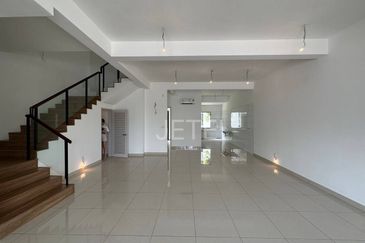 Luxura Residence @ twentyfive.7