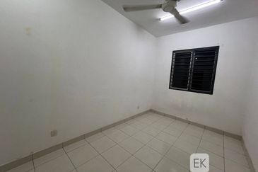 Azaria Apartment @ Bandar Paklands