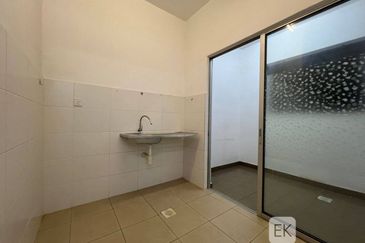 Azaria Apartment @ Bandar Paklands