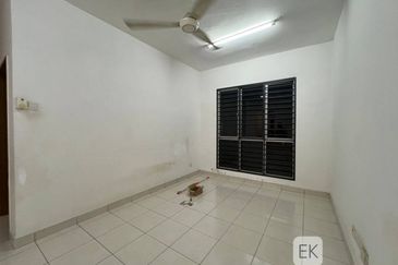 Azaria Apartment @ Bandar Paklands