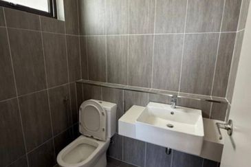 THE PULSE RESIDENCE & THE PULSE