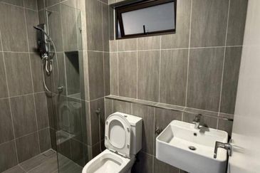 THE PULSE RESIDENCE & THE PULSE