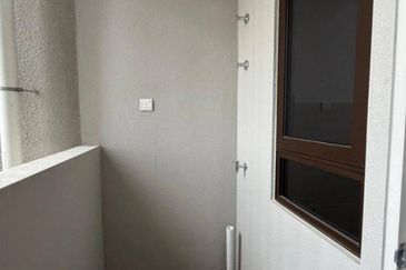 THE PULSE RESIDENCE & THE PULSE