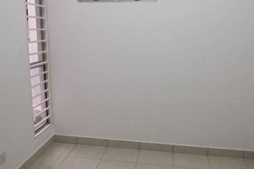 Azaria Apartment @ Bandar Paklands