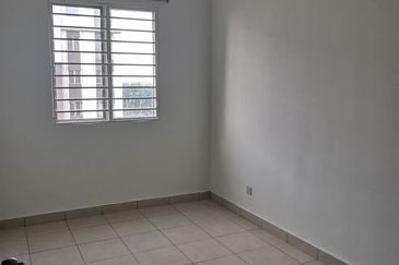 Azaria Apartment @ Bandar Paklands