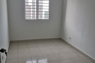 Azaria Apartment @ Bandar Paklands