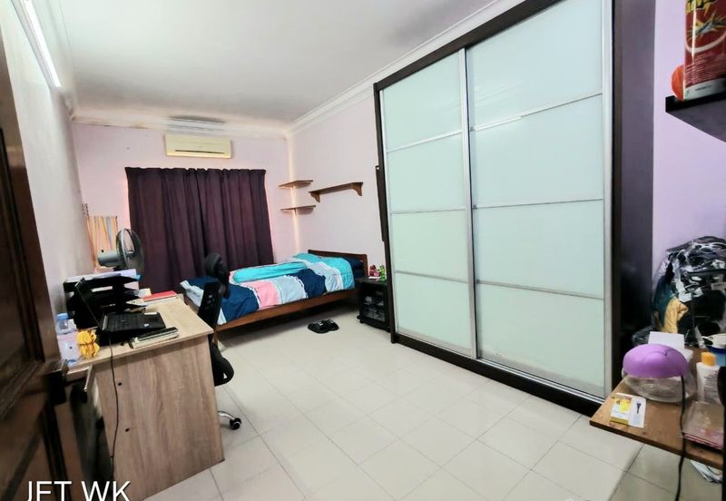 Kampung Jawa Klang 20x70 Renovated Double Storey House 