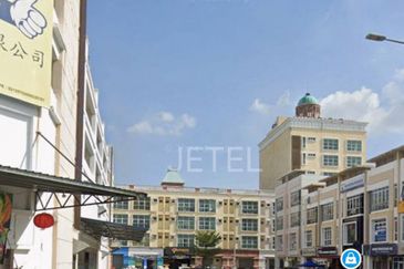 Gravit8 @ Klang South