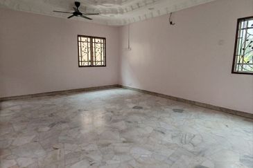 Jalan Batu Tiga Lama & Jalan Jingga