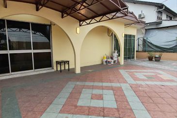 Jalan Batu Tiga Lama & Jalan Jingga