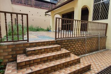 Jalan Batu Tiga Lama & Jalan Jingga