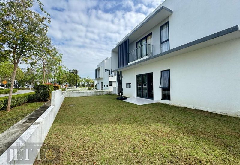 Lucent Residence @ twentyfive.7