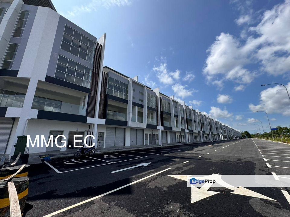 Suria Industrial Park Sepang Facing Road Triple Storey Shoplot , Selangor, Sepang