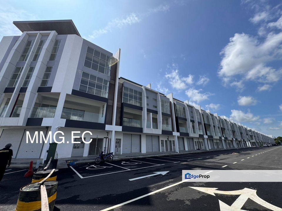 Suria Industrial Park Sepang Facing Road Triple Storey Shoplot , Selangor, Sepang