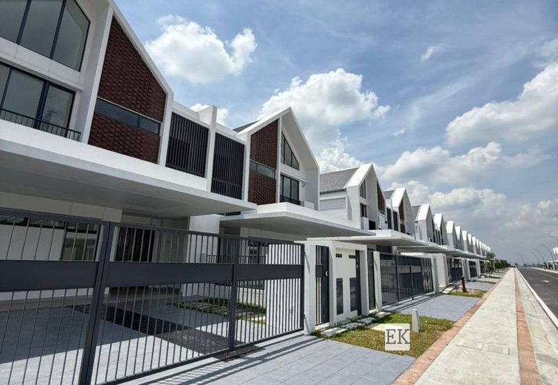 The Eight 2, Elmina Green (Phase B)