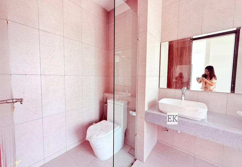 The Eight 2, Elmina Green (Phase B)