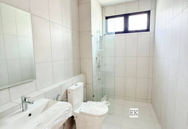 The Eight 2, Elmina Green (Phase B)