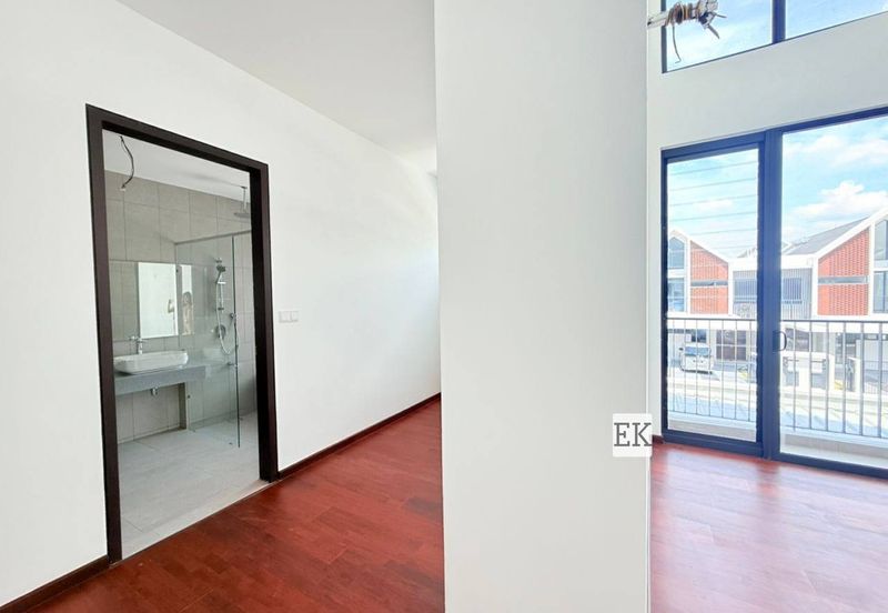 The Eight 2, Elmina Green (Phase B)