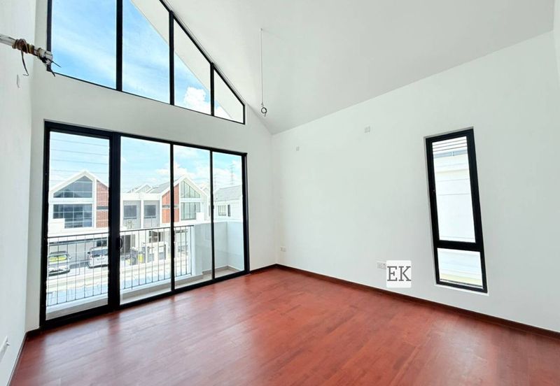 The Eight 2, Elmina Green (Phase B)