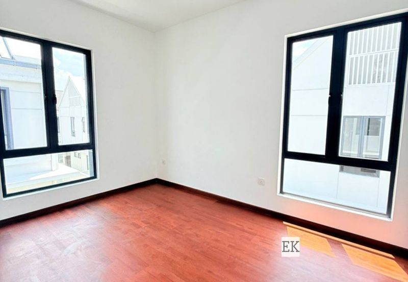 The Eight 2, Elmina Green (Phase B)