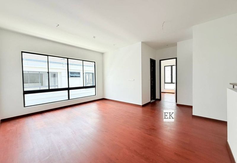 The Eight 2, Elmina Green (Phase B)