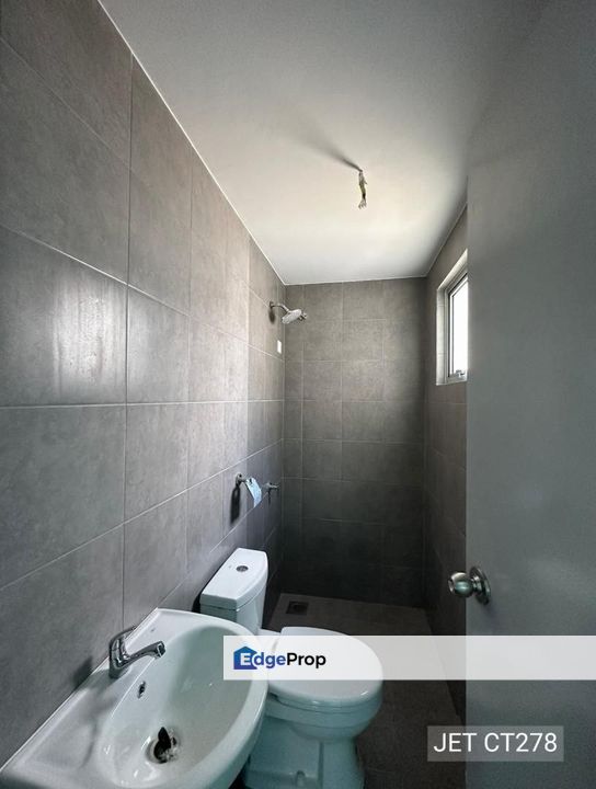 Kota Bayuemas Klang 20x70 1.5 Storey House , Selangor, Klang