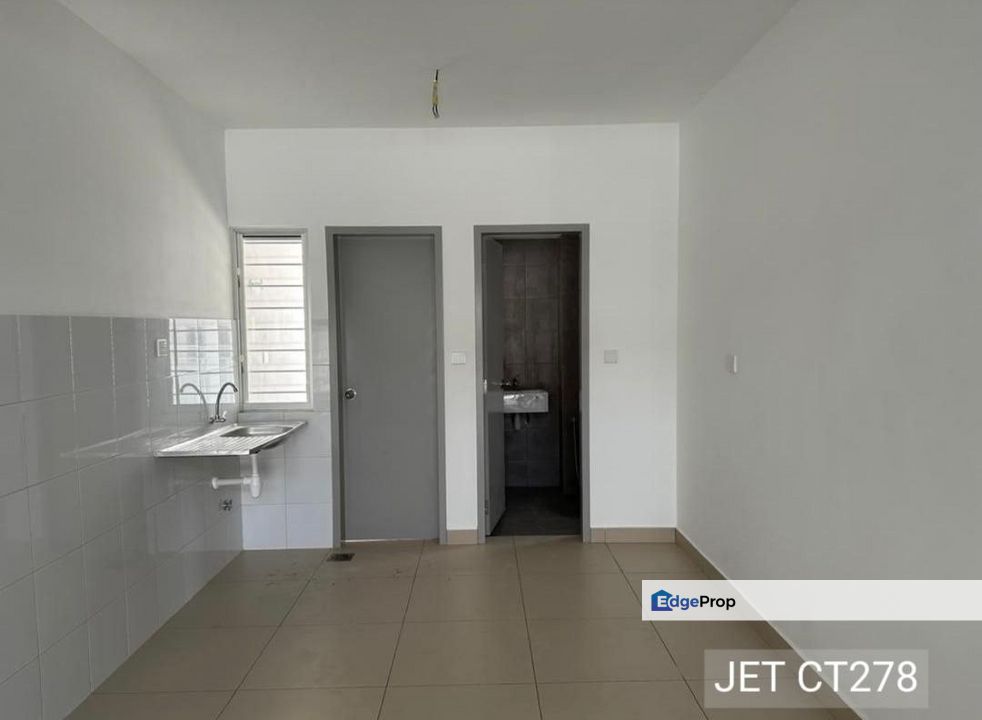 Kota Bayuemas Klang 20x70 1.5 Storey House , Selangor, Klang