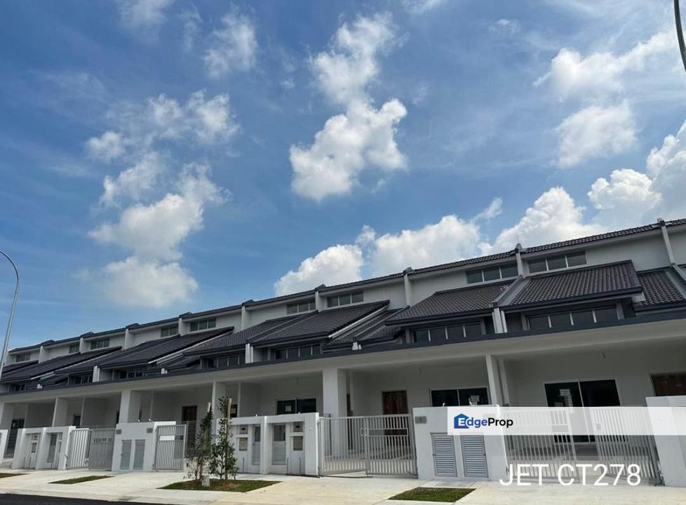 Kota Bayuemas Klang 20x70 1.5 Storey House , Selangor, Klang