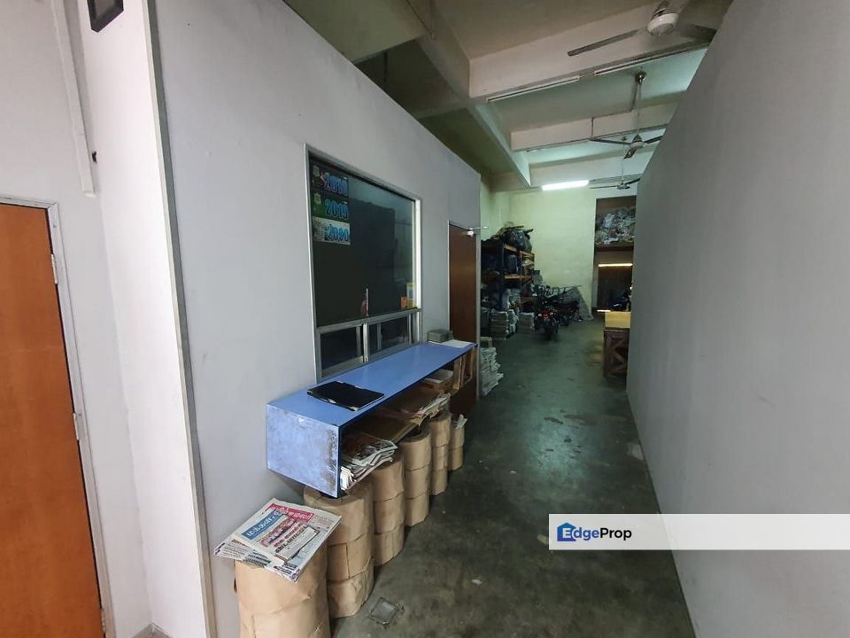 Nearby Goh Hock Huat Facing Main Road Triple Storey Shoplot , Selangor, Klang