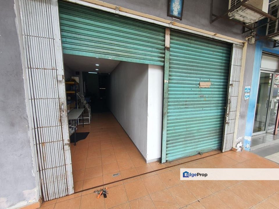 Nearby Goh Hock Huat Facing Main Road Triple Storey Shoplot , Selangor, Klang