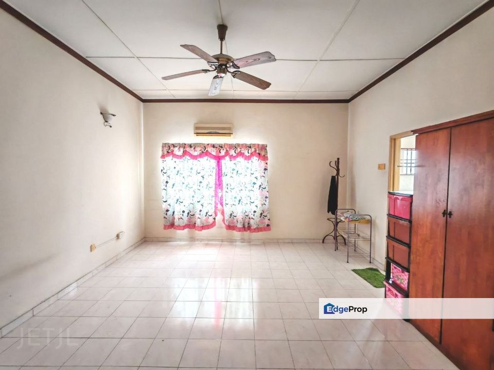 Taman Saga Klang Fully Renovated Double Storey Semi D , Selangor, Klang