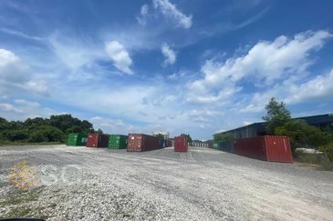 West Port, Pulau Indah