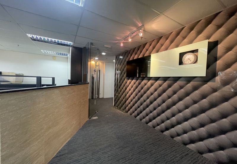 Fully fitted well maintained corner unit