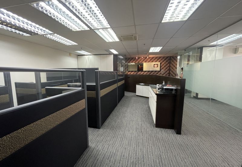 Fully fitted well maintained corner unit