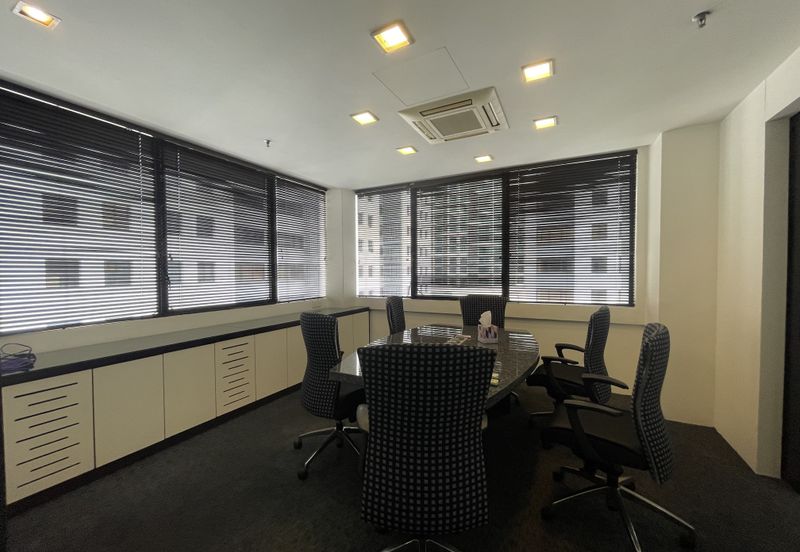 Fully fitted well maintained corner unit