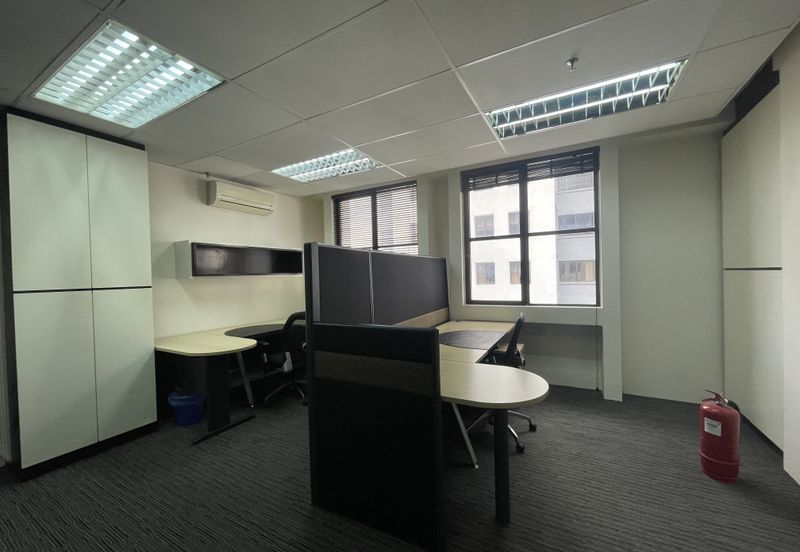 Fully fitted well maintained corner unit