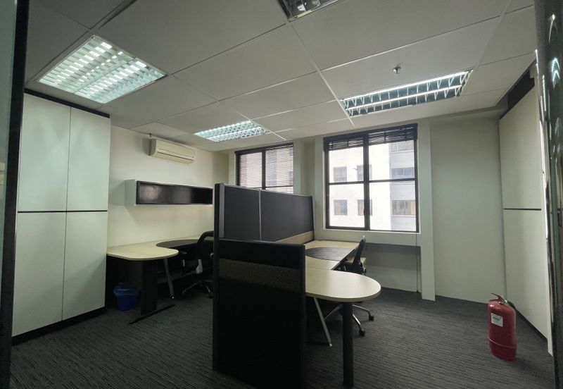 Fully fitted well maintained corner unit