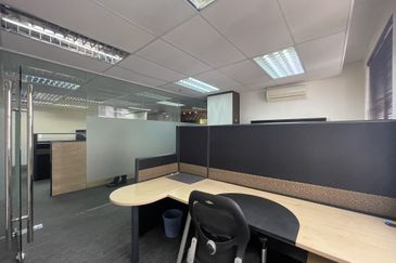 Fully fitted well maintained corner unit