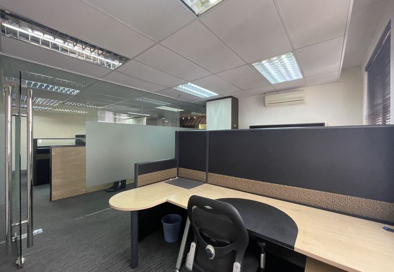 Fully fitted well maintained corner unit