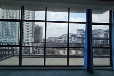 Semi furnished low floor nice view unit