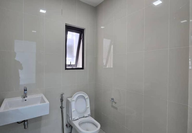 Semi furnished low floor nice view unit