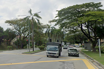 Commercial space for showroom, wellness, convenience store etc