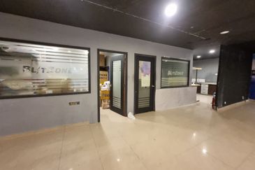 Commercial space for showroom, wellness, convenience store etc
