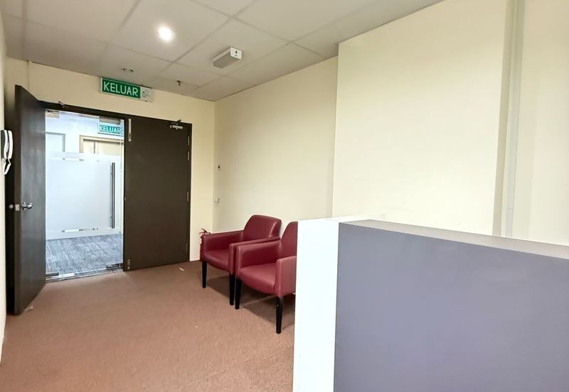 Partially fitted ready move in office