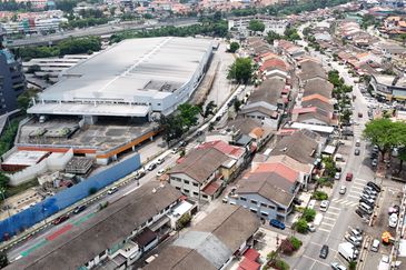 Below Bank Value Shoplot @ Taman Midah Cheras