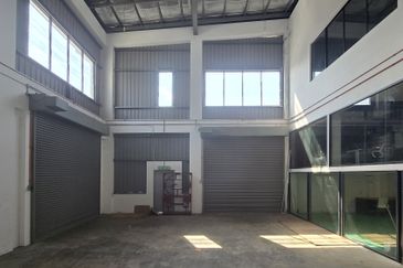 1.5 Sty Semi-D Factory @ Gateway 16