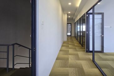 1.5 Sty Semi-D Factory @ Gateway 16