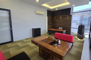 1.5 Sty Semi-D Factory @ Gateway 16