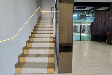 1.5 Sty Semi-D Factory @ Gateway 16