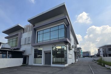 1.5 Sty Semi-D Factory @ Gateway 16